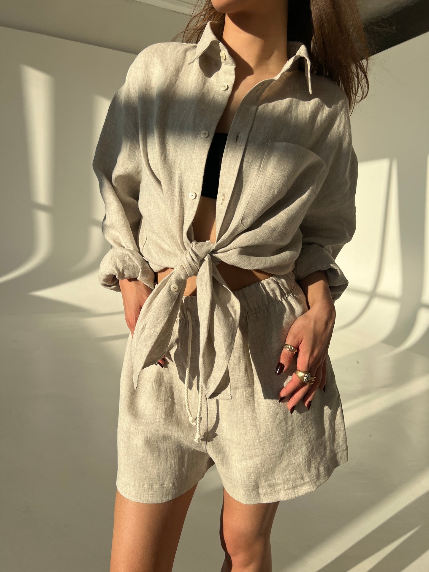 LINEN SHORTS IN NATURAL