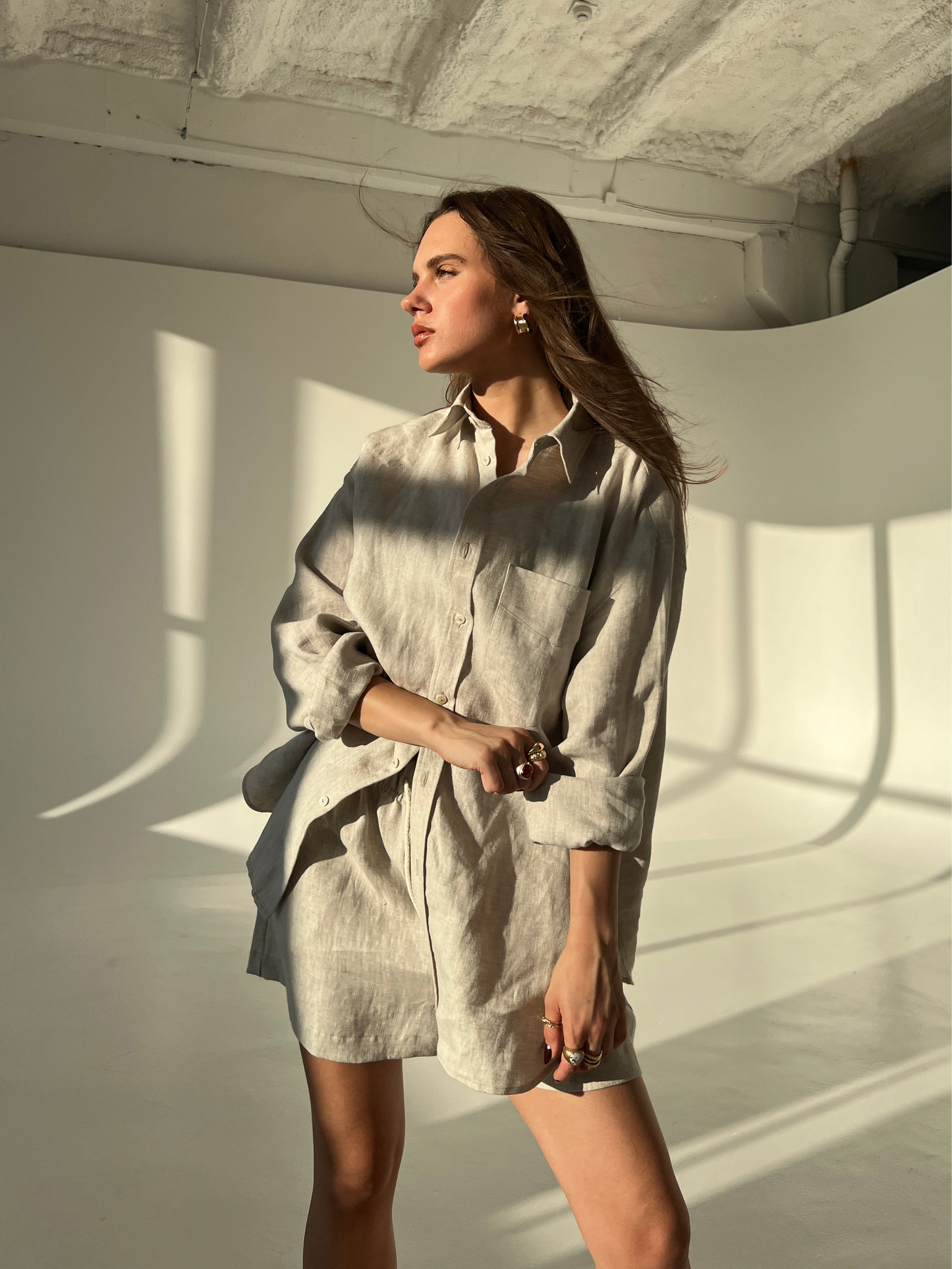 LINEN SHORTS IN NATURAL