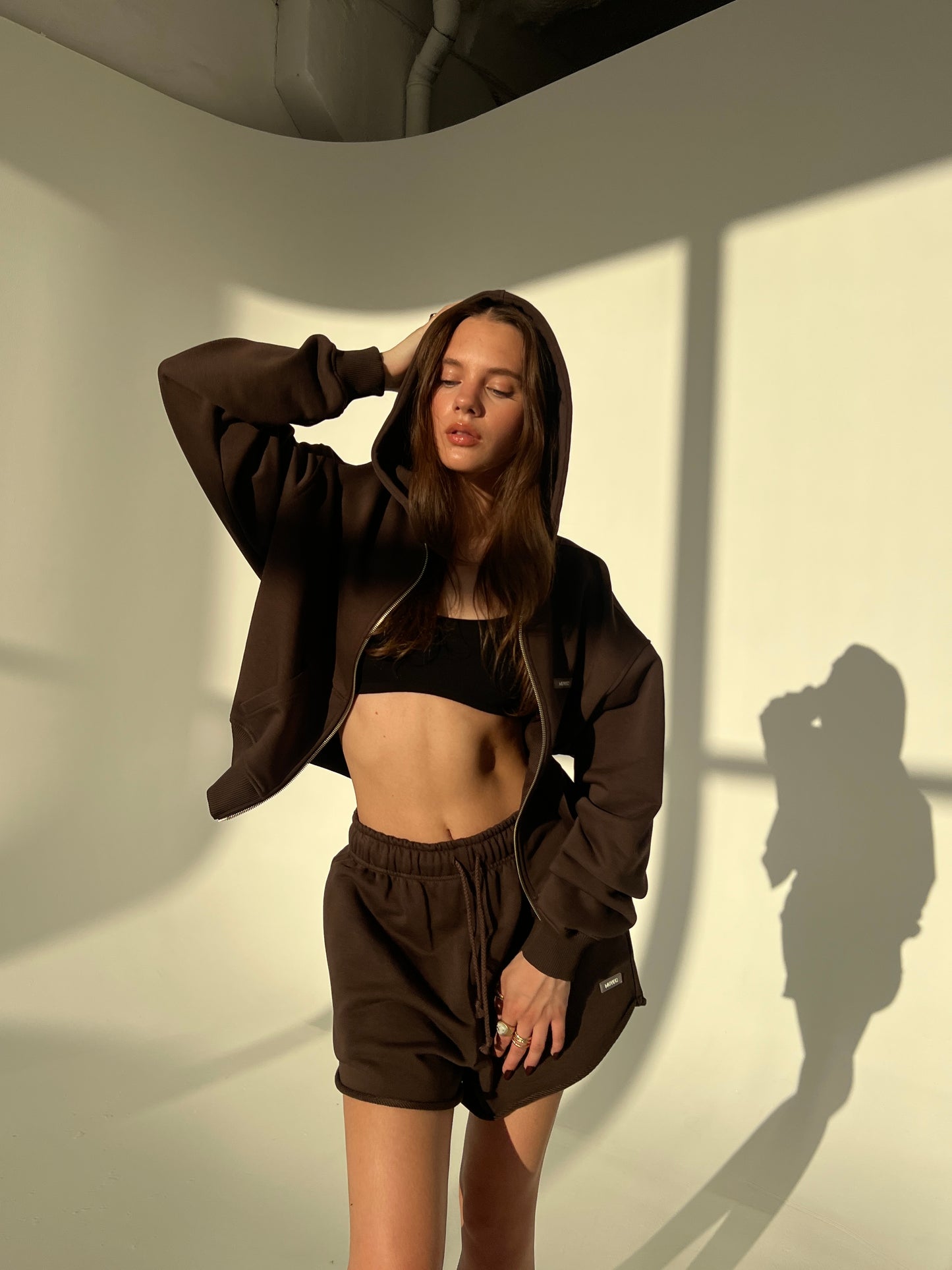 CROPPED ZIP HOODIE IN BLACK COFFEE
