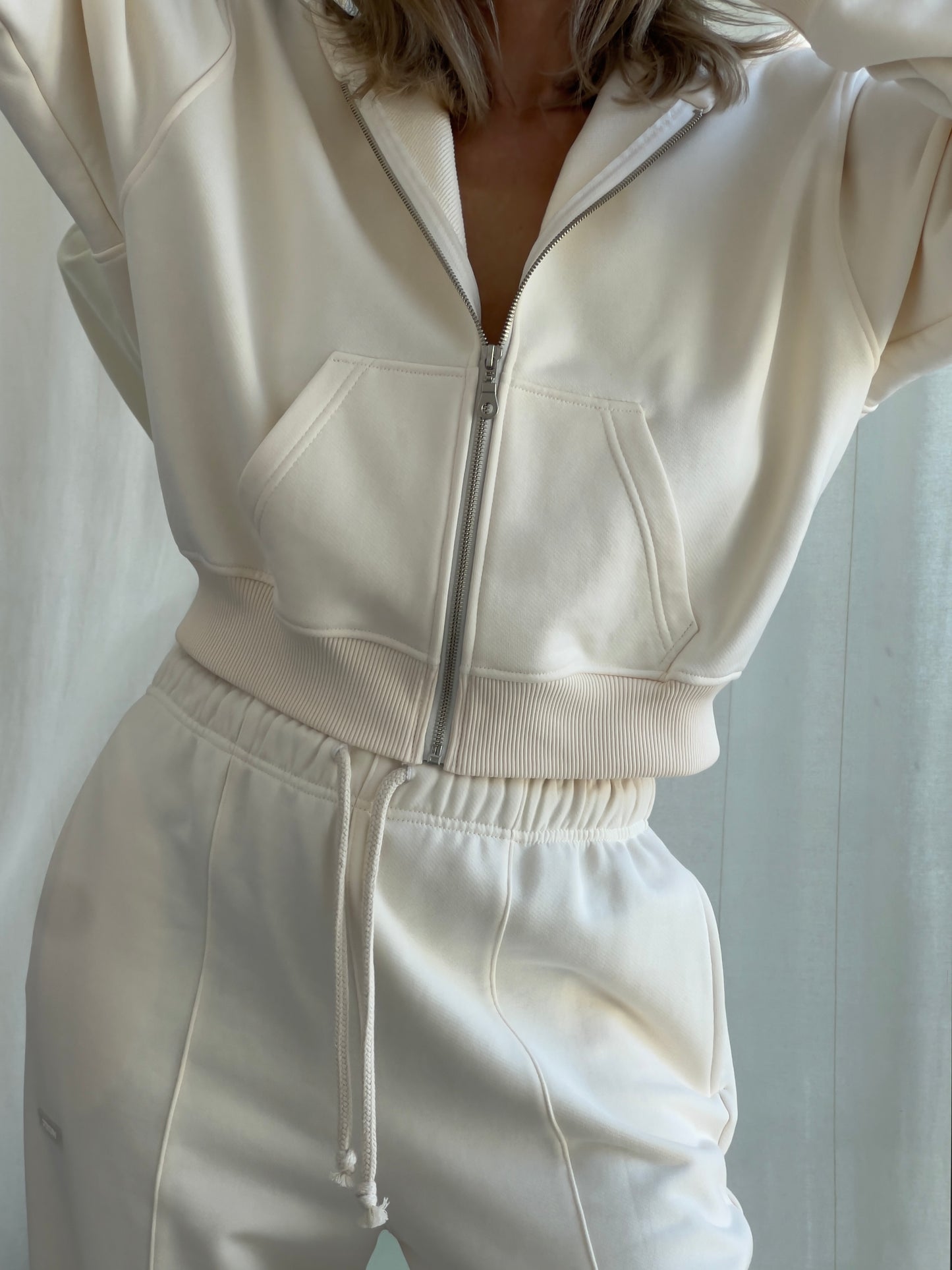 CROPPED ZIP HOODIE IN BUTTER