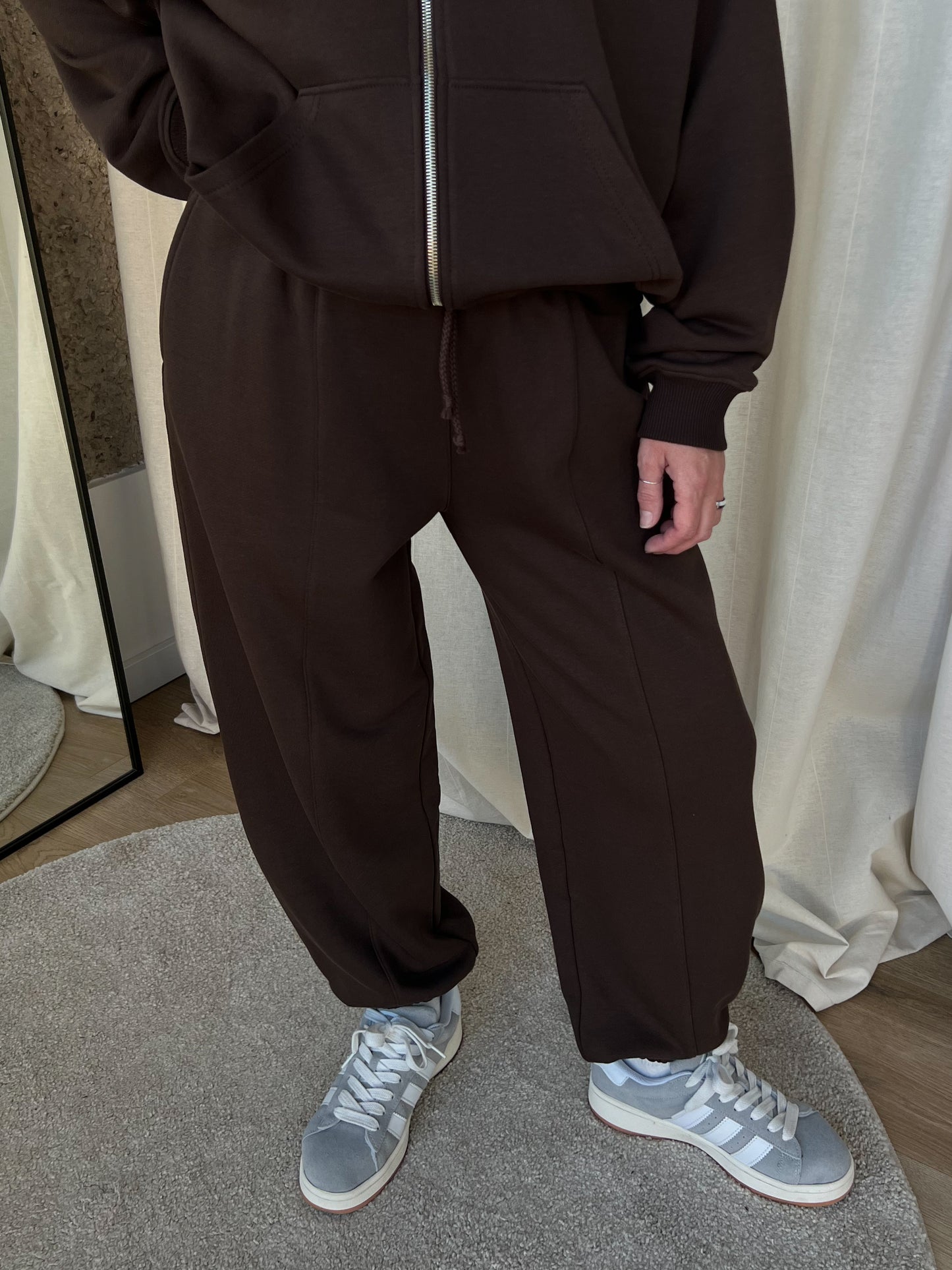 HEM JOGGERS IN BLACK COFFEE
