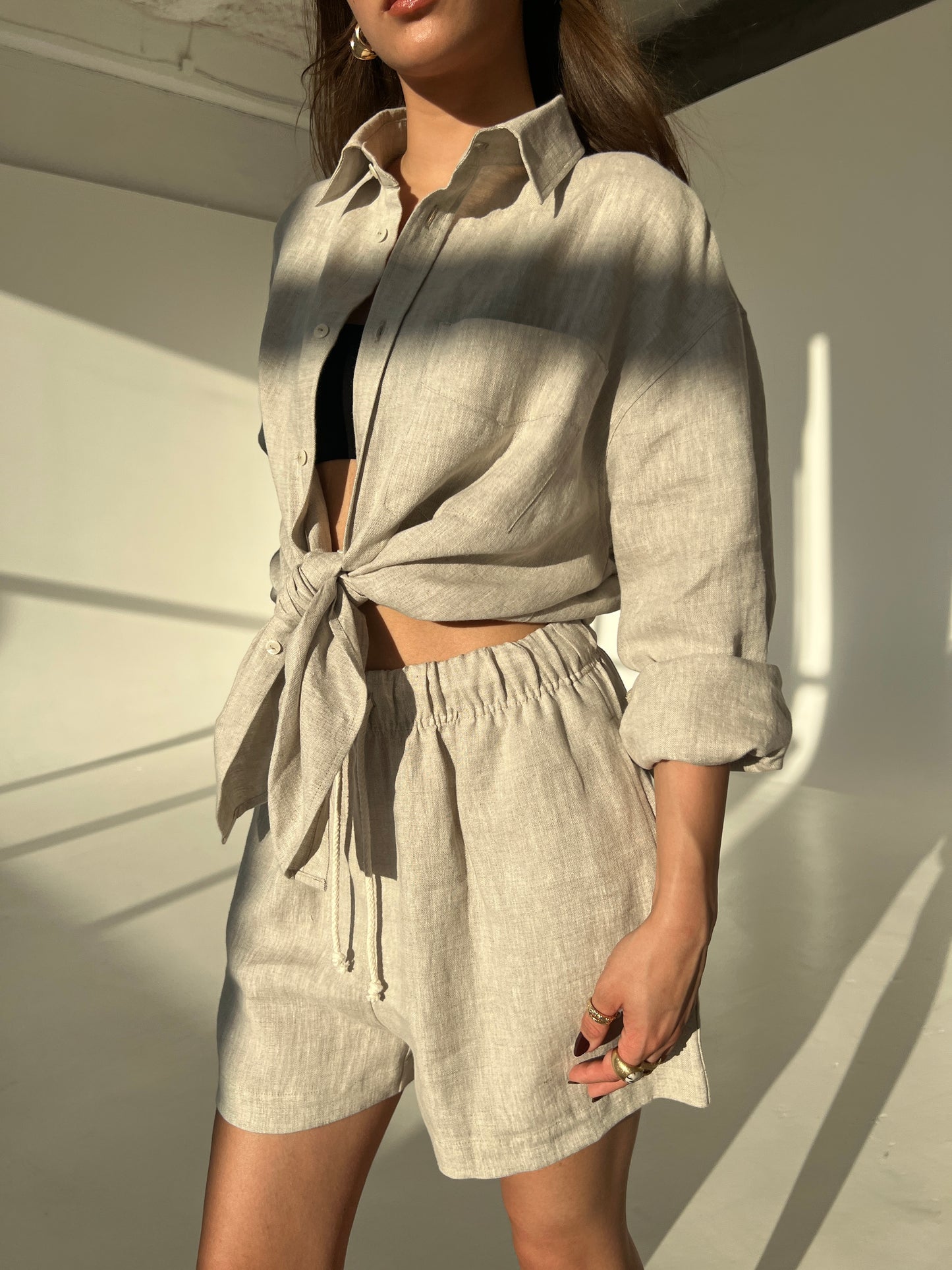 LINEN SHORTS IN NATURAL