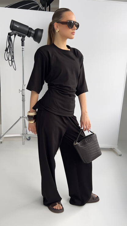 PADDED SHOULDER TEE - BLACK