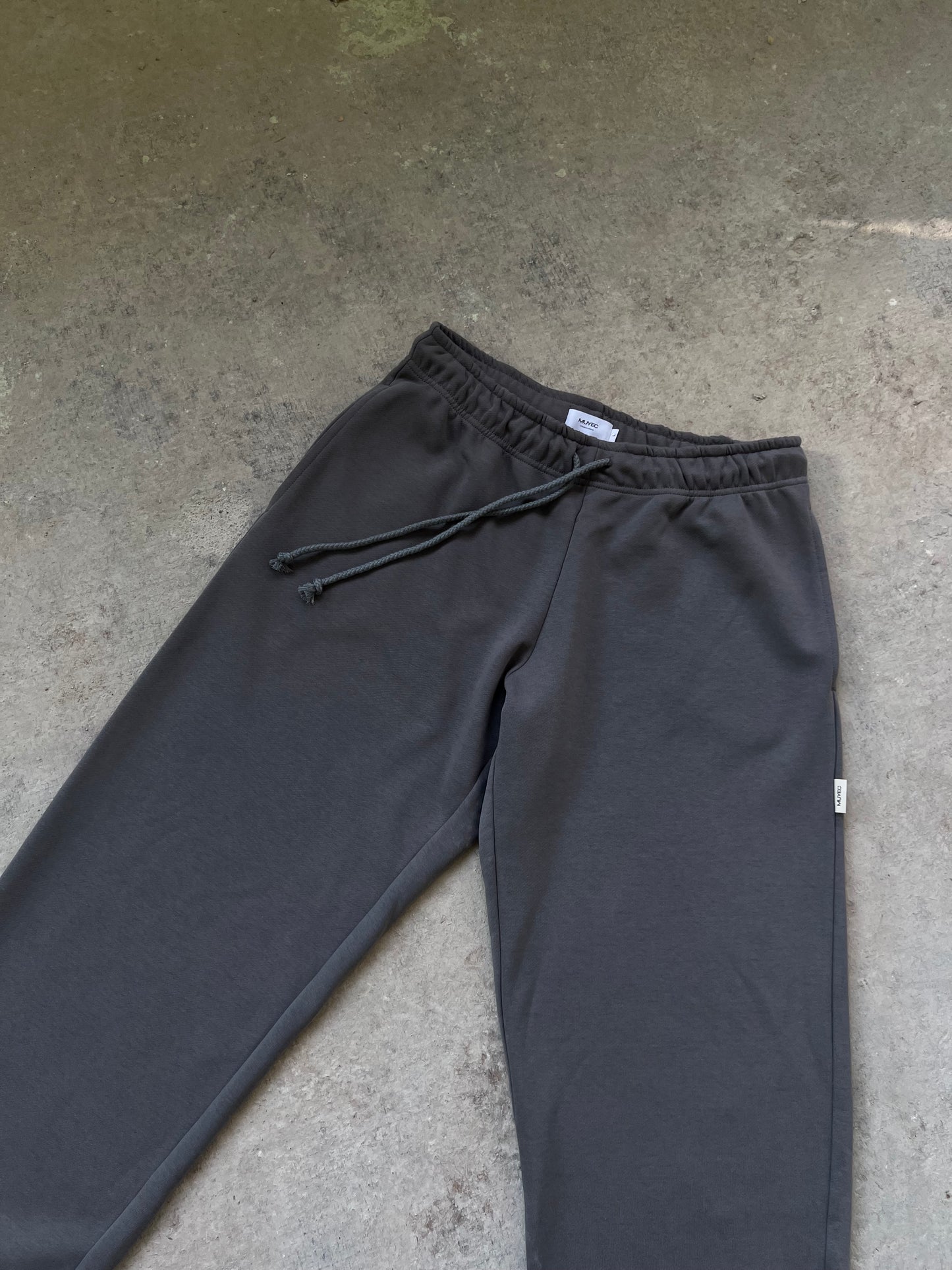 MEN TRACKSUIT IN CEMENT