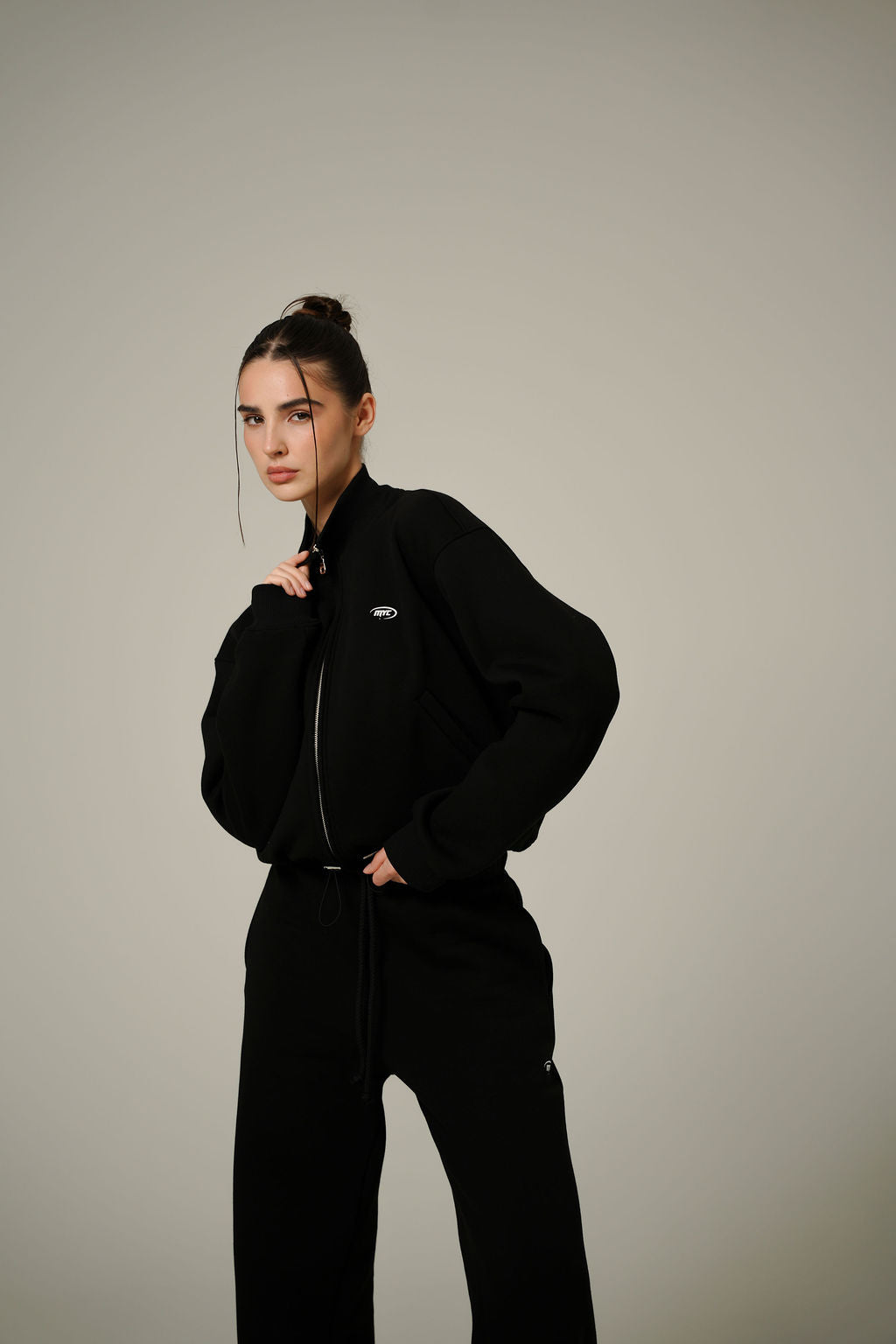 BLACK COLLAR FULL ZIP