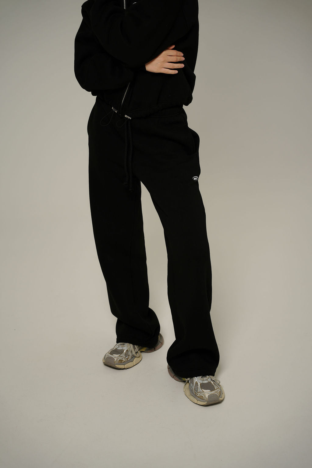 BLACK STRAIGHT PANTS