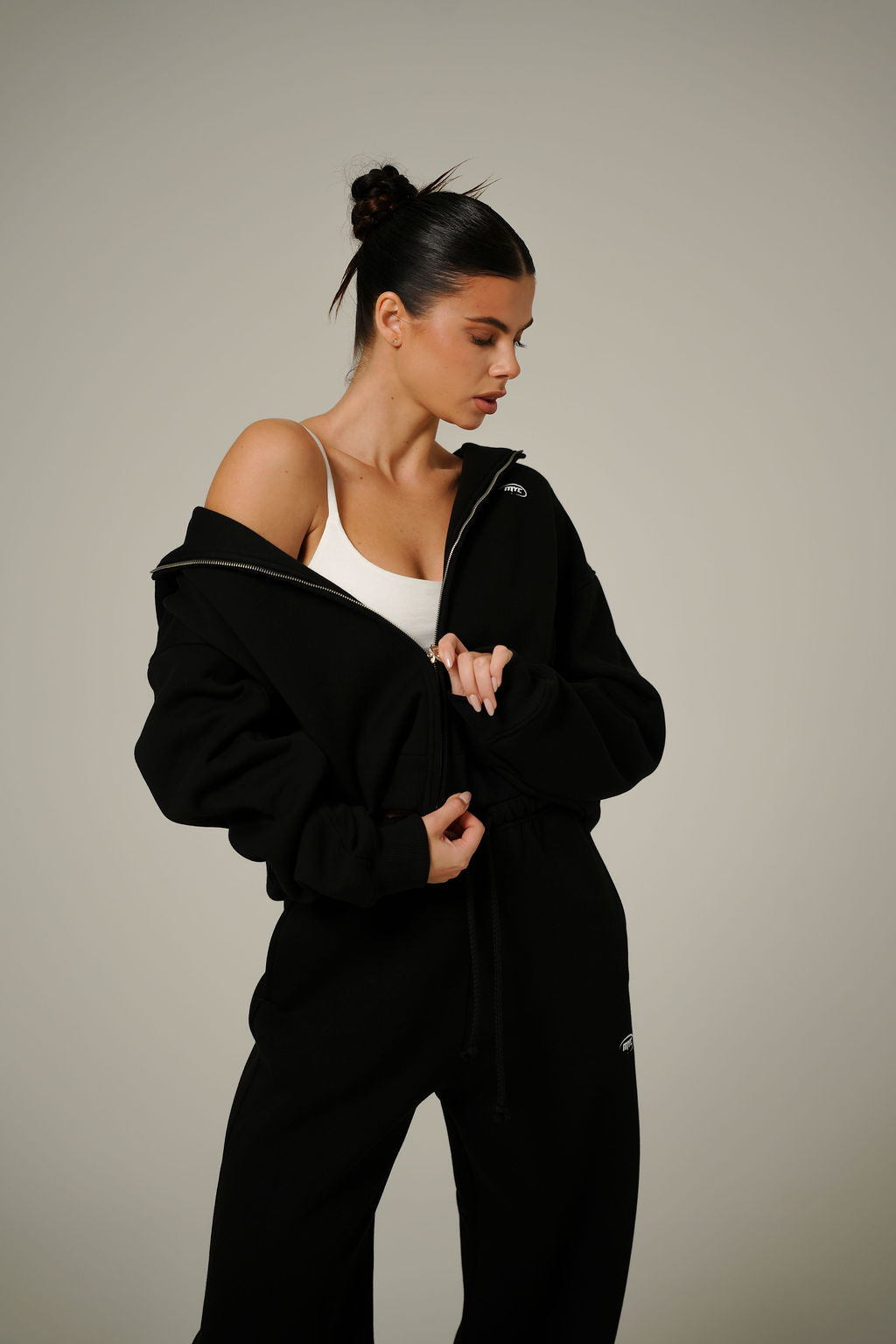 BLACK ZIP HOODIE