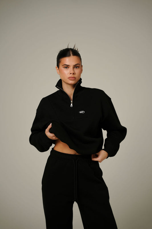 BLACK COLLAR HALF ZIP